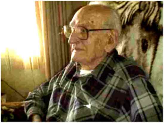 (මෙම ඡායාරූපයේ දැක්වෙන්නේ මෙම සංවේදී කවි පංතිය රචනා කළ වියපත් මිනිසා බව සැලකෙයි)